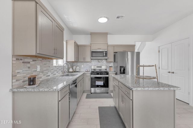818 HARPENDEM Drive, Horizon City, TX 79928