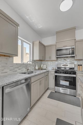 818 HARPENDEM Drive, Horizon City, TX 79928