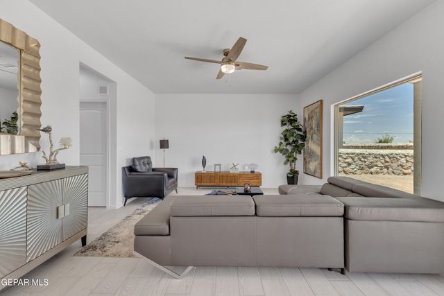 818 HARPENDEM Drive, Horizon City, TX 79928