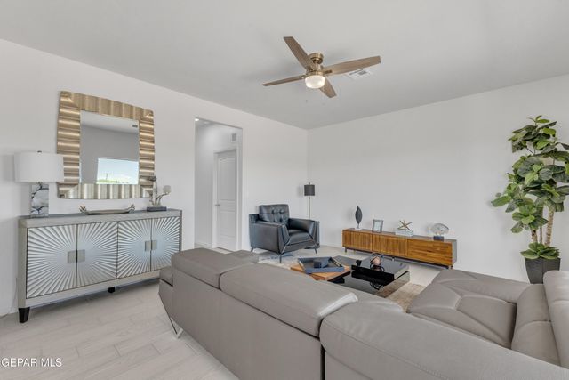 818 HARPENDEM Drive, Horizon City, TX 79928
