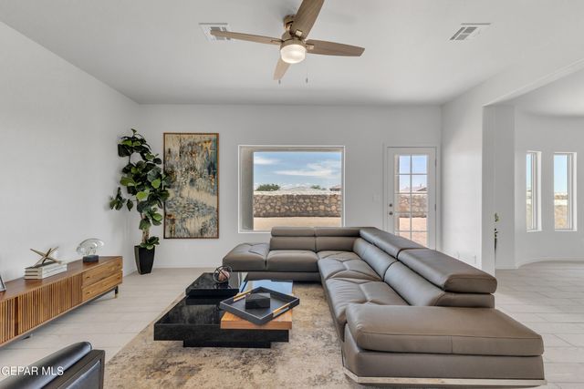 818 HARPENDEM Drive, Horizon City, TX 79928