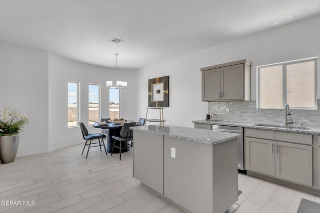 818 HARPENDEM Drive, Horizon City, TX 79928