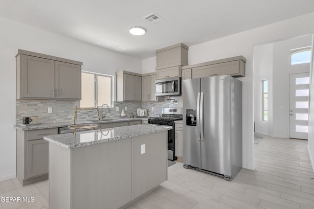 818 HARPENDEM Drive, Horizon City, TX 79928