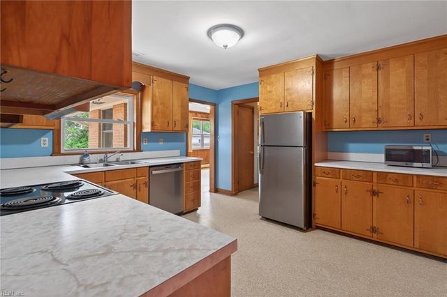 110 Marvin DR, Hampton, VA 23666