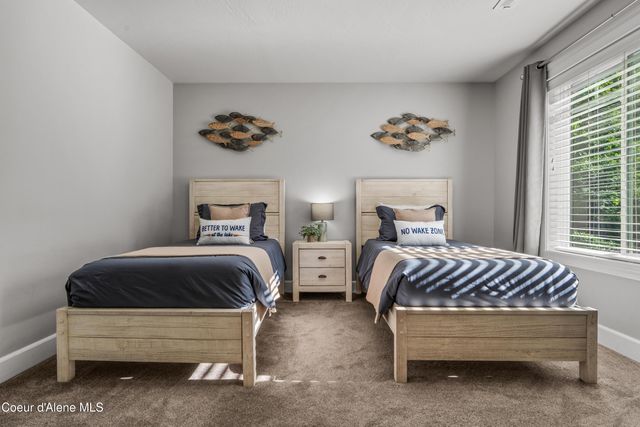 1032 N GOVERNMENT WAY, Coeur D'alene, ID 83814