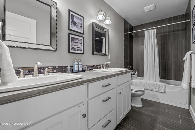 1032 N GOVERNMENT WAY, Coeur D'alene, ID 83814