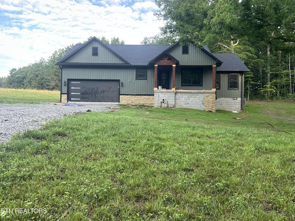 214 Georgee Rd, Jamestown, TN 38556