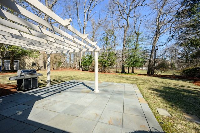 32 Columbine Rd, Milton, MA 02186