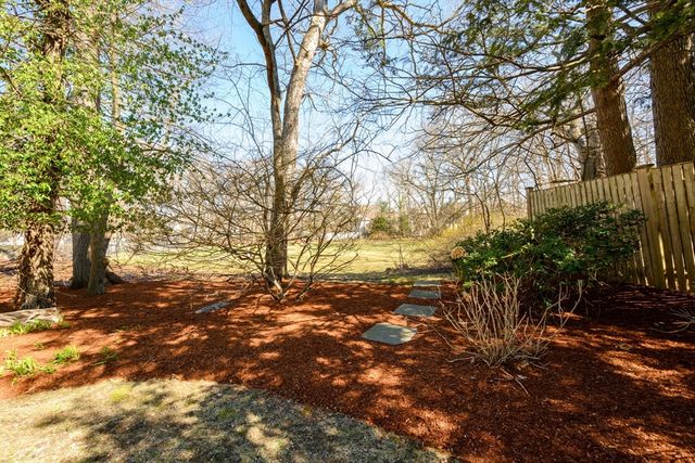 32 Columbine Rd, Milton, MA 02186