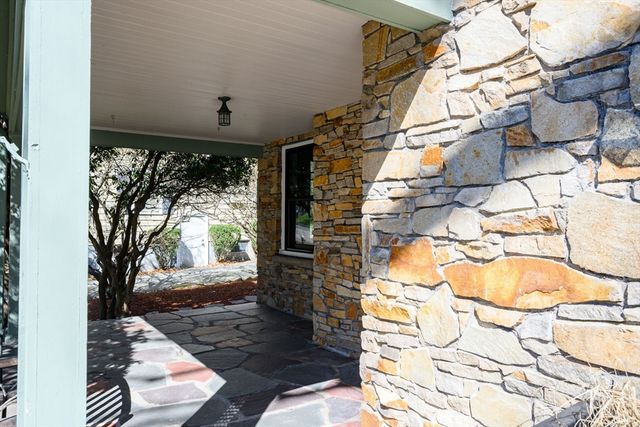 32 Columbine Rd, Milton, MA 02186