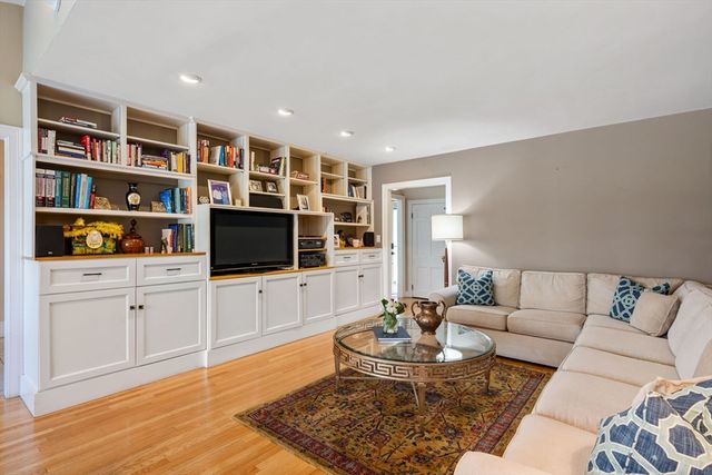 32 Columbine Rd, Milton, MA 02186