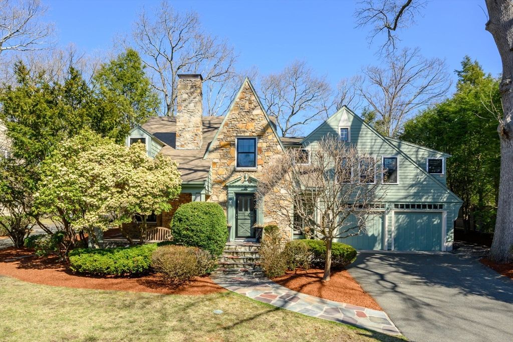 32 Columbine Rd, Milton, MA 02186