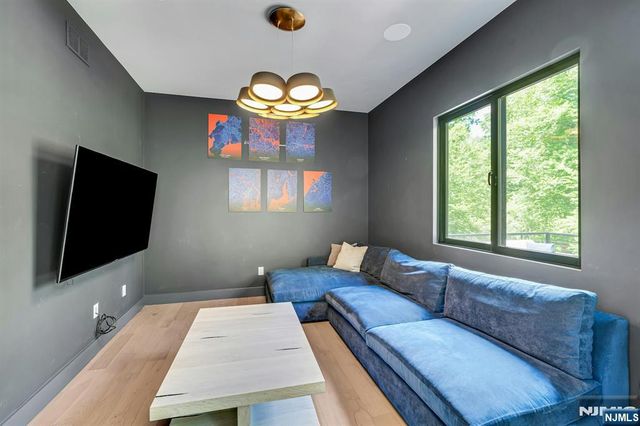 176 Edson Terrace, Franklin Lakes, NJ 07417