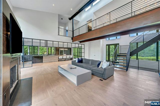 176 Edson Terrace, Franklin Lakes, NJ 07417