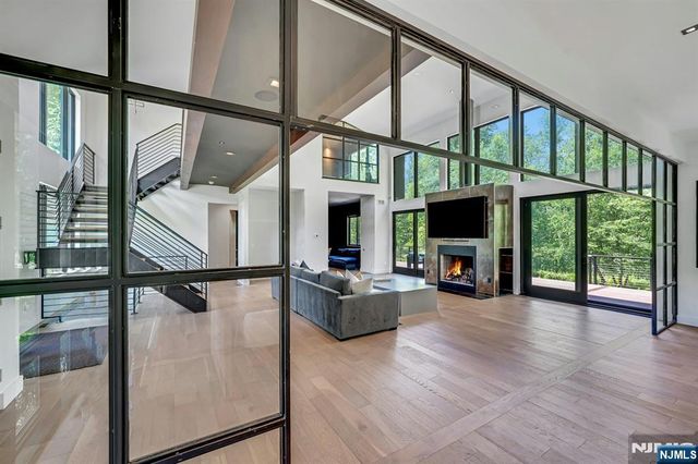 176 Edson Terrace, Franklin Lakes, NJ 07417