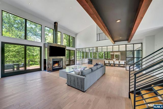 176 Edson Terrace, Franklin Lakes, NJ 07417