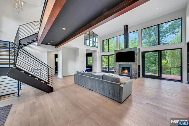 176 Edson Terrace, Franklin Lakes, NJ 07417