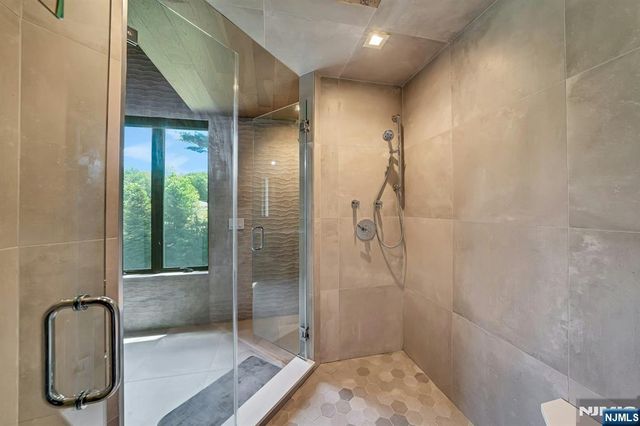 176 Edson Terrace, Franklin Lakes, NJ 07417