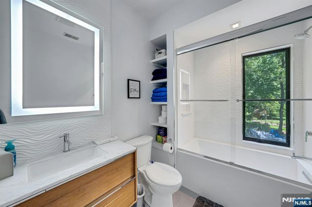 176 Edson Terrace, Franklin Lakes, NJ 07417