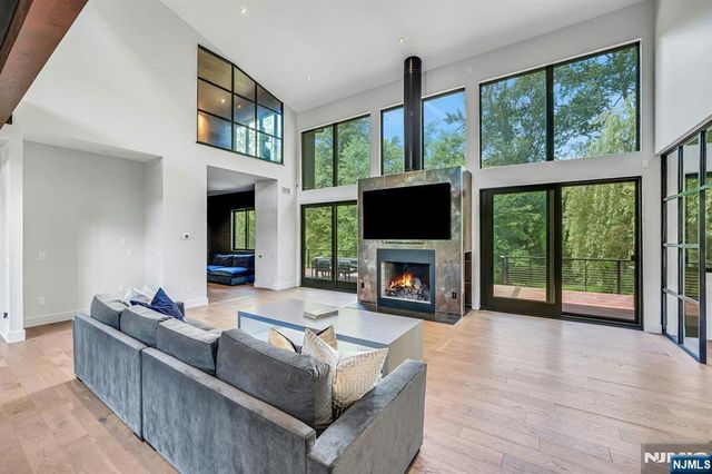 176 Edson Terrace, Franklin Lakes, NJ 07417