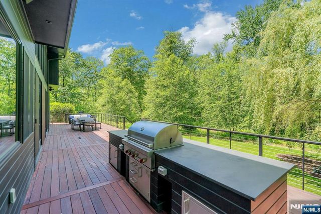 176 Edson Terrace, Franklin Lakes, NJ 07417