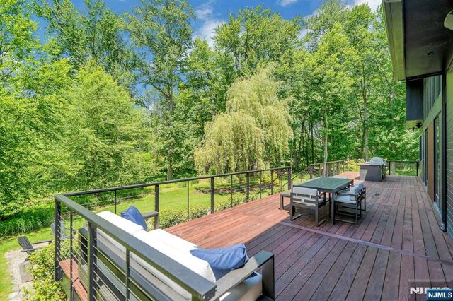 176 Edson Terrace, Franklin Lakes, NJ 07417
