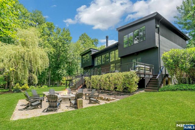 176 Edson Terrace, Franklin Lakes, NJ 07417