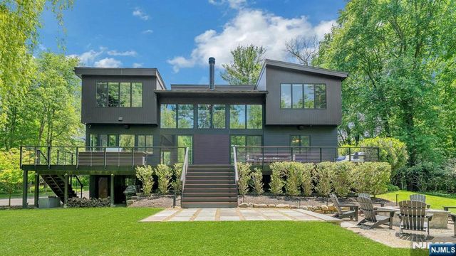176 Edson Terrace, Franklin Lakes, NJ 07417