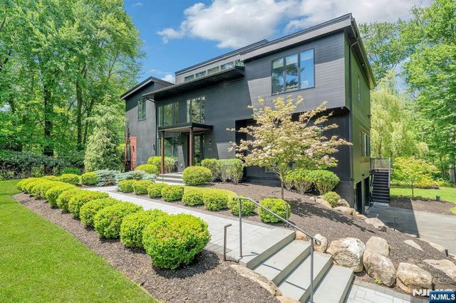 176 Edson Terrace, Franklin Lakes, NJ 07417