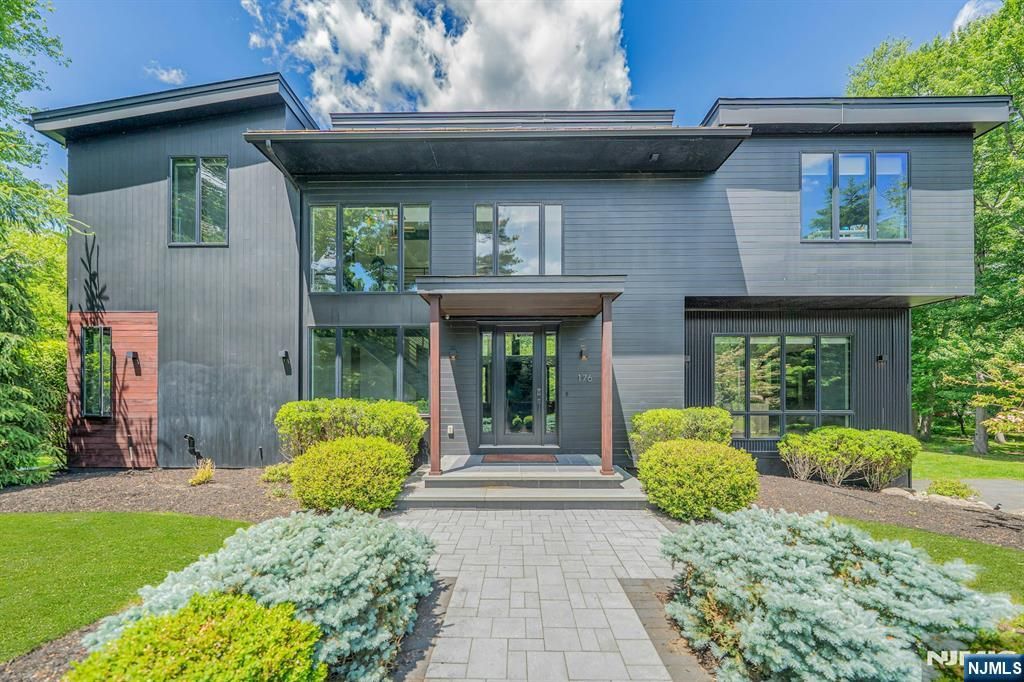 176 Edson Terrace, Franklin Lakes, NJ 07417