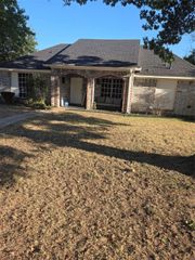 937 Knollwood Drive, Desoto, TX 75115