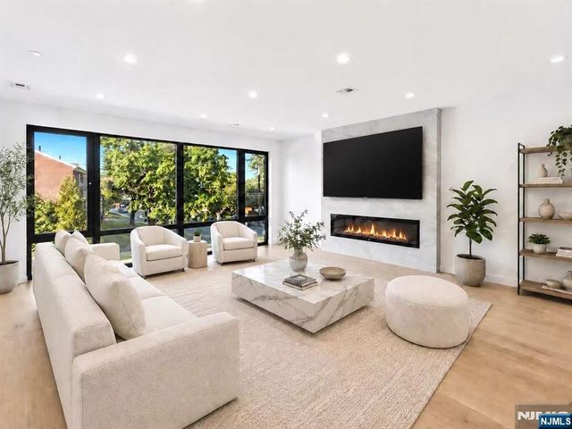 188 Prospect Street, Fort Lee, NJ 07024