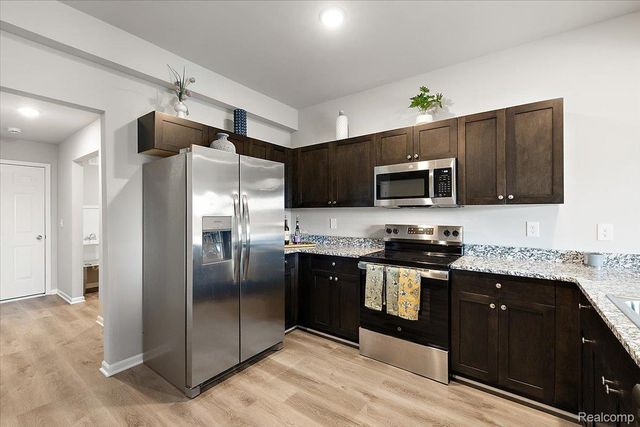 28140 DeLano Drive Unit 9I, New Baltimore, MI 48051