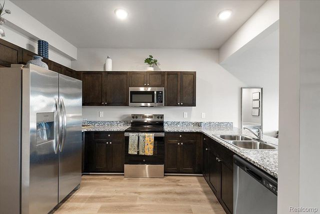 28140 DeLano Drive Unit 9I, New Baltimore, MI 48051