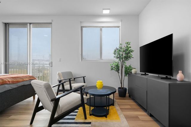 650 SW 1st St 305, Miami, FL 33130