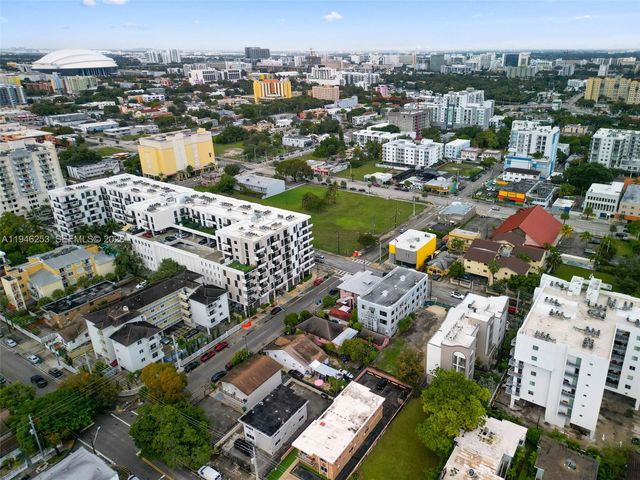 650 SW 1st St 305, Miami, FL 33130