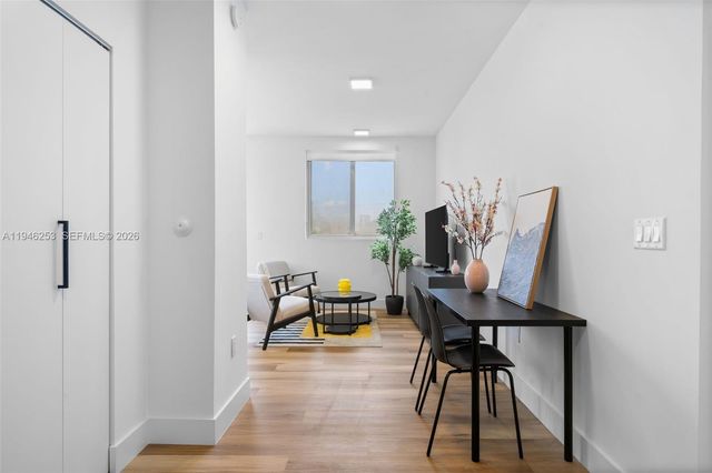 650 SW 1st St 305, Miami, FL 33130