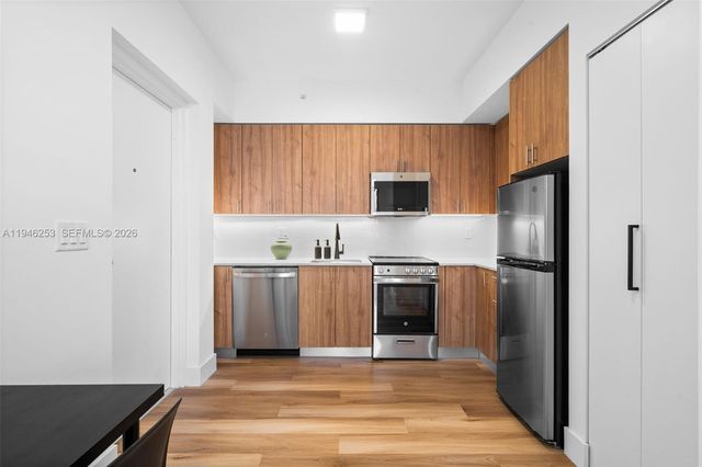 650 SW 1st St 305, Miami, FL 33130