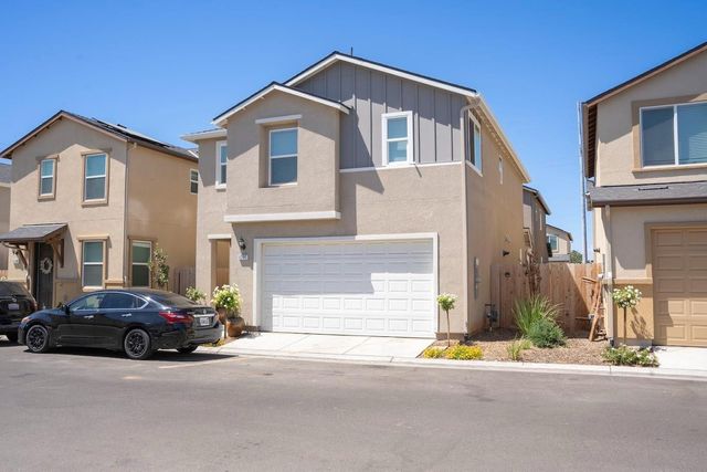 6294 E Riesling Drive E, Fresno, CA 93727