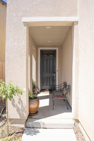 6294 E Riesling Drive E, Fresno, CA 93727