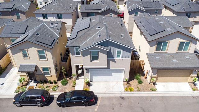 6294 E Riesling Drive E, Fresno, CA 93727