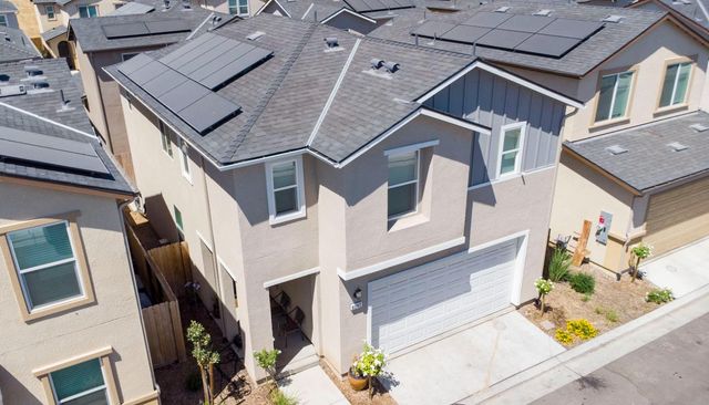 6294 E Riesling Drive E, Fresno, CA 93727