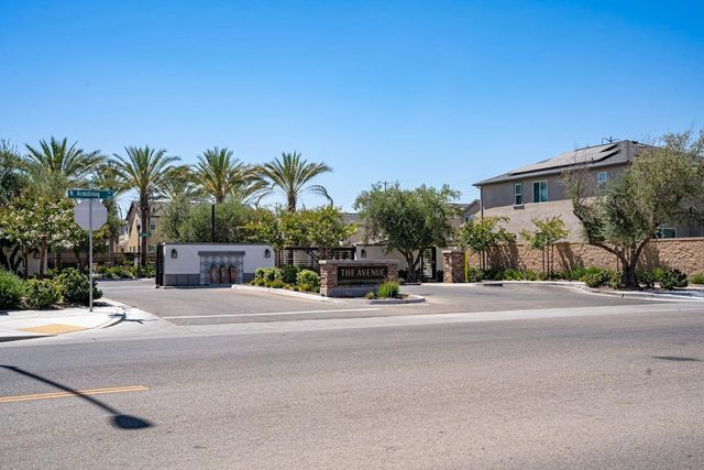 6294 E Riesling Drive E, Fresno, CA 93727