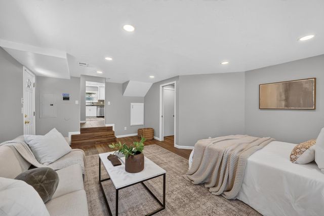 230 Meister Way, Sacramento, CA 95819