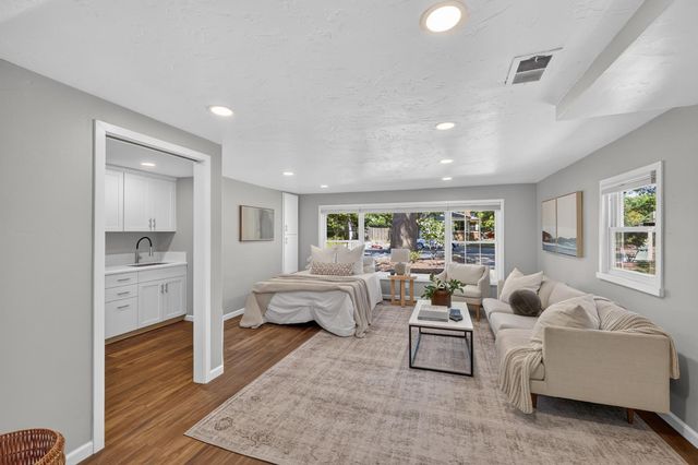 230 Meister Way, Sacramento, CA 95819