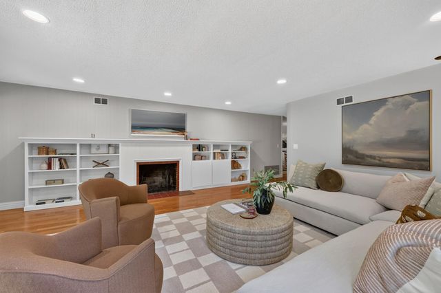 230 Meister Way, Sacramento, CA 95819