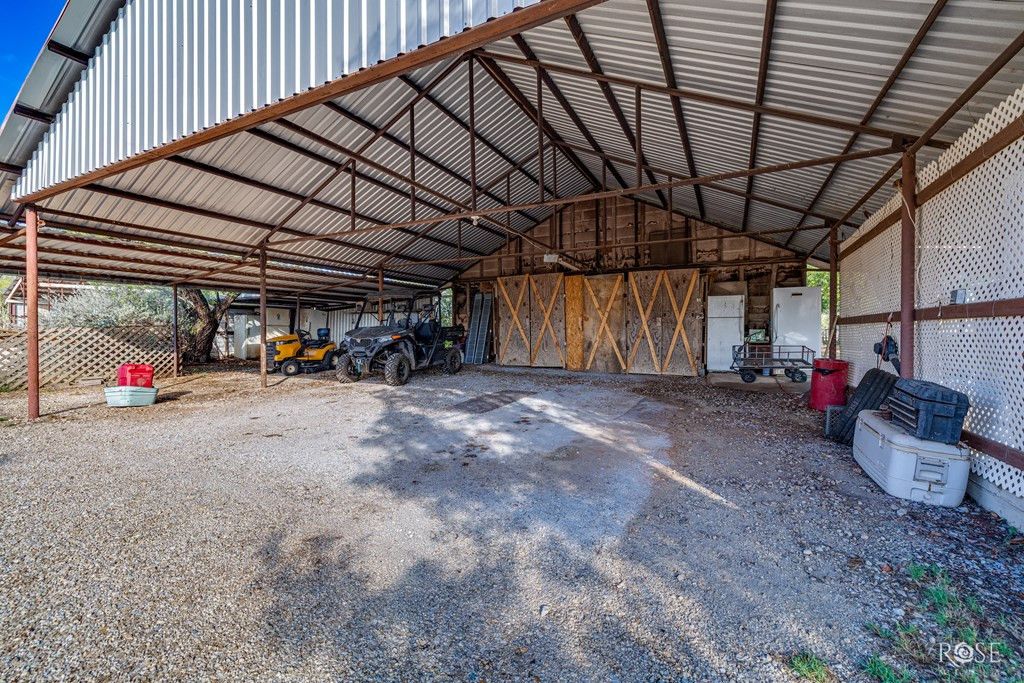 Image 13 of property listing at 201 Ratliff Road, Bronte, TX 76933