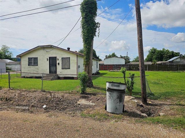 2422 Poplar Street, Lake Charles, LA 70601