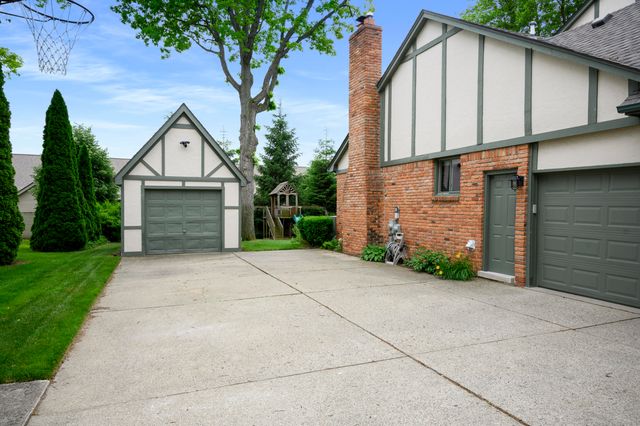 12402 Watkins Drive, Shelby Twp, MI 48315