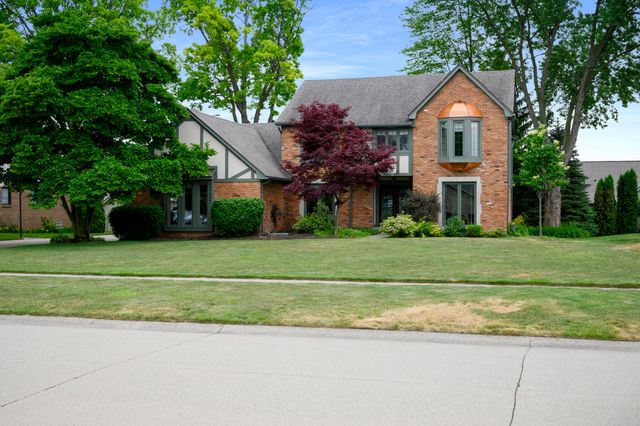 12402 Watkins Drive, Shelby Twp, MI 48315
